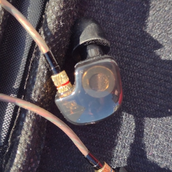 KZ ATR High End Pro Hifi Earbuds with Case NWOT - Picture 2 of 4